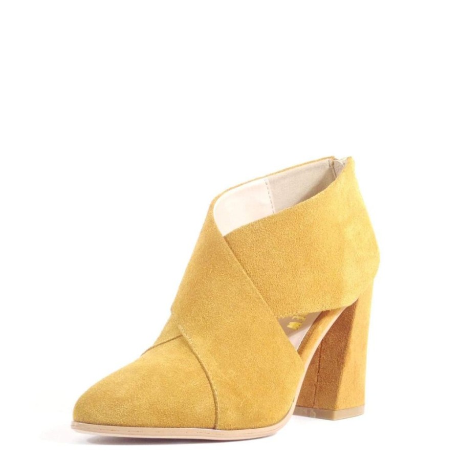 Women Chelsea Crew Close Toe Heels | Christina