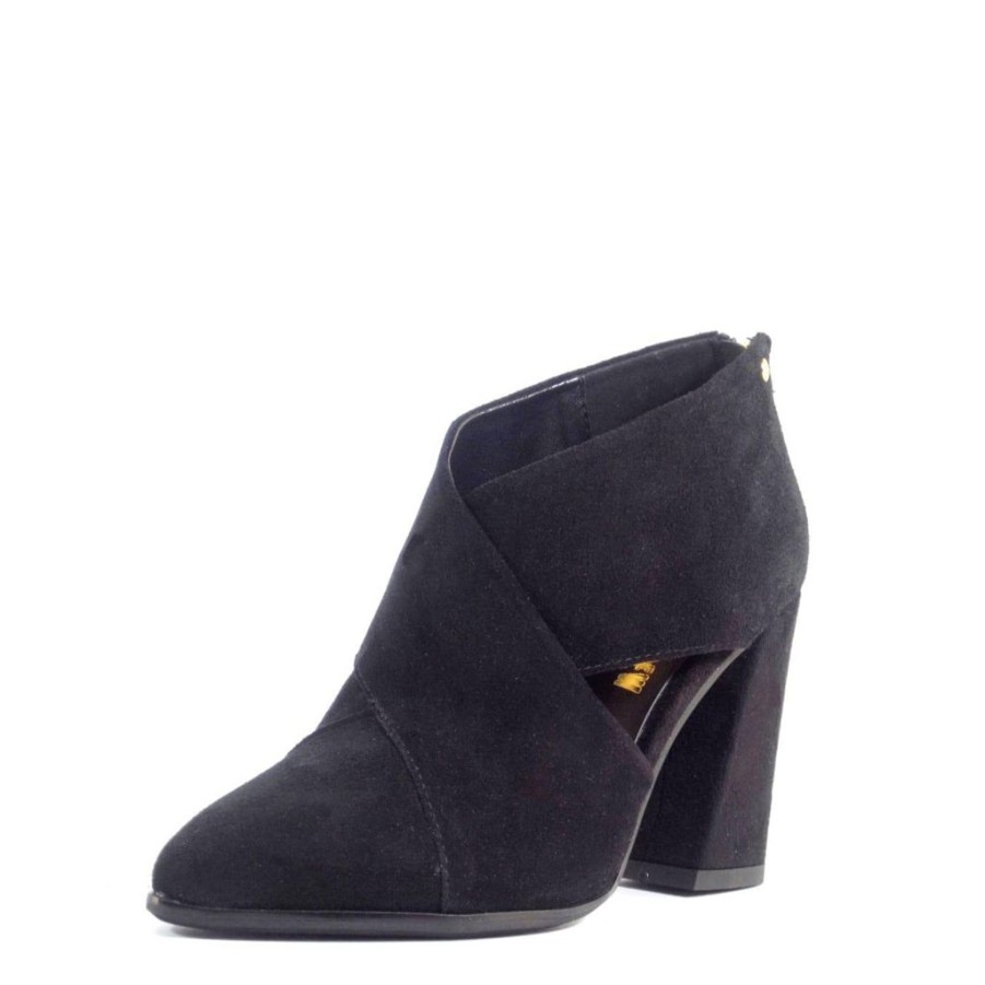 Women Chelsea Crew Ankle Boots | Christina