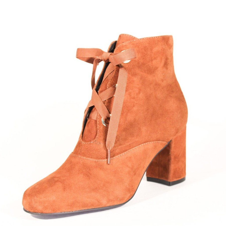 Women Chelsea Crew Booties | Flynn