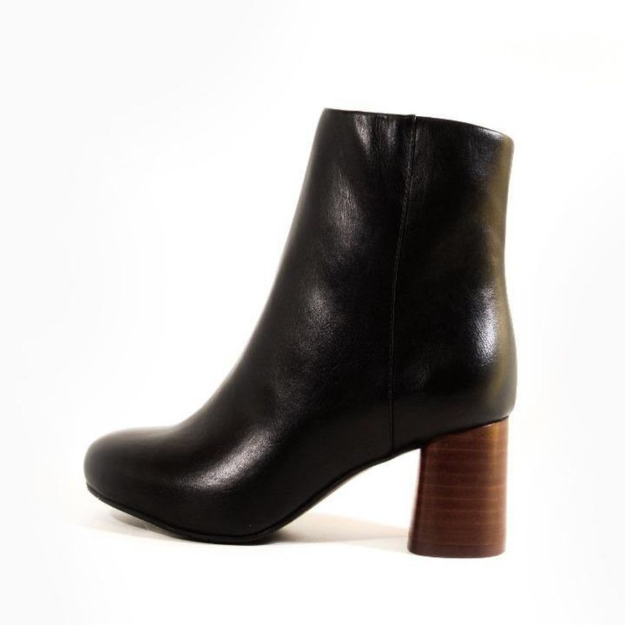 Women Chelsea Crew Booties | Bentley Black