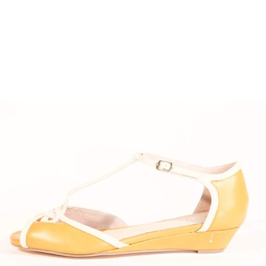 Women Chelsea Crew Flat Sandals | Sephora Mustard And Bone