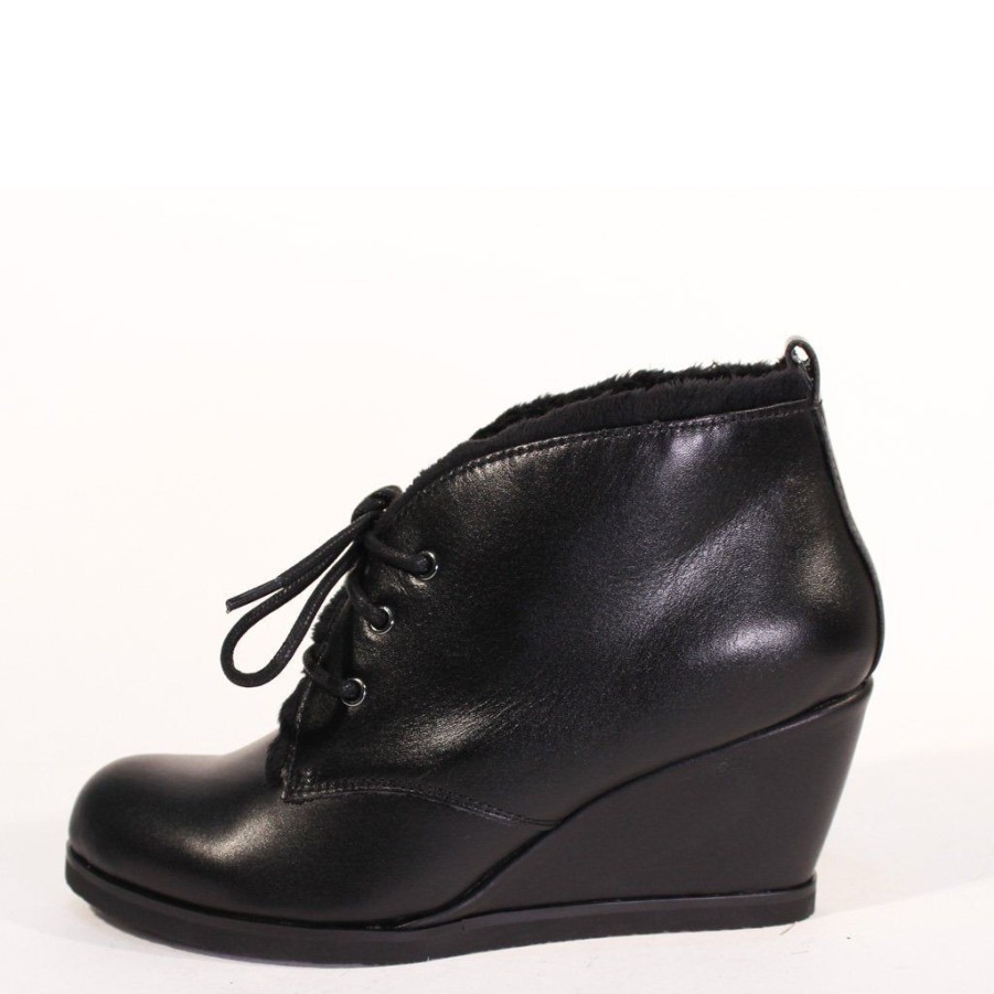 Women Chelsea Crew Booties | Toronto Black