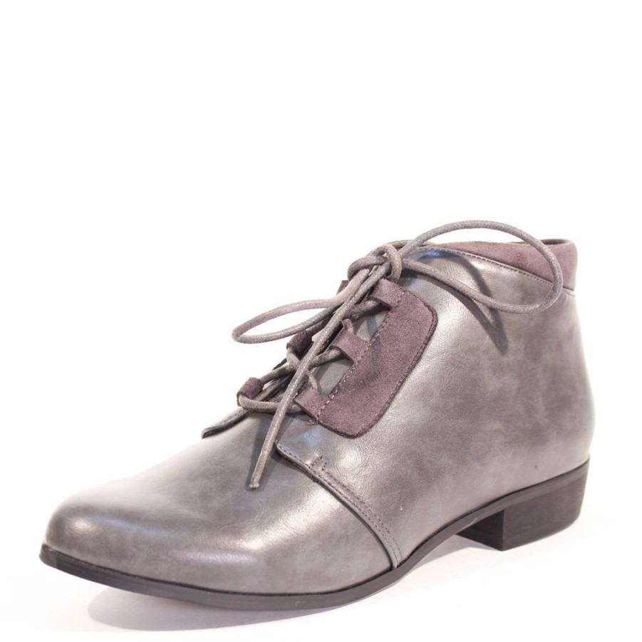 Women Chelsea Crew Vintage Boots | Felix