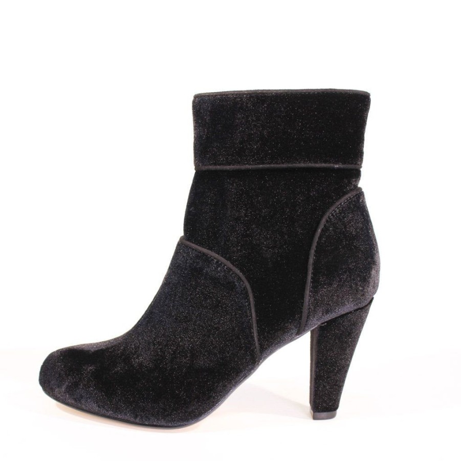 Women Chelsea Crew Booties | Topaz