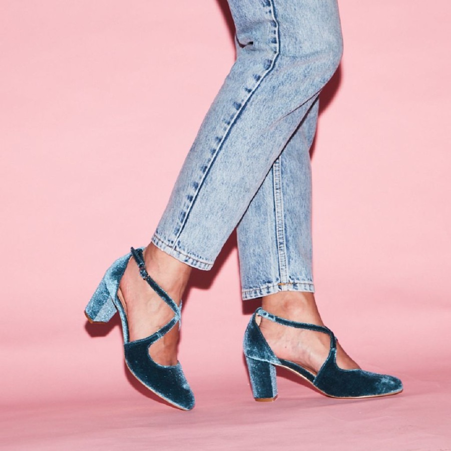 Women Chelsea Crew Close Toe Heels | Oren