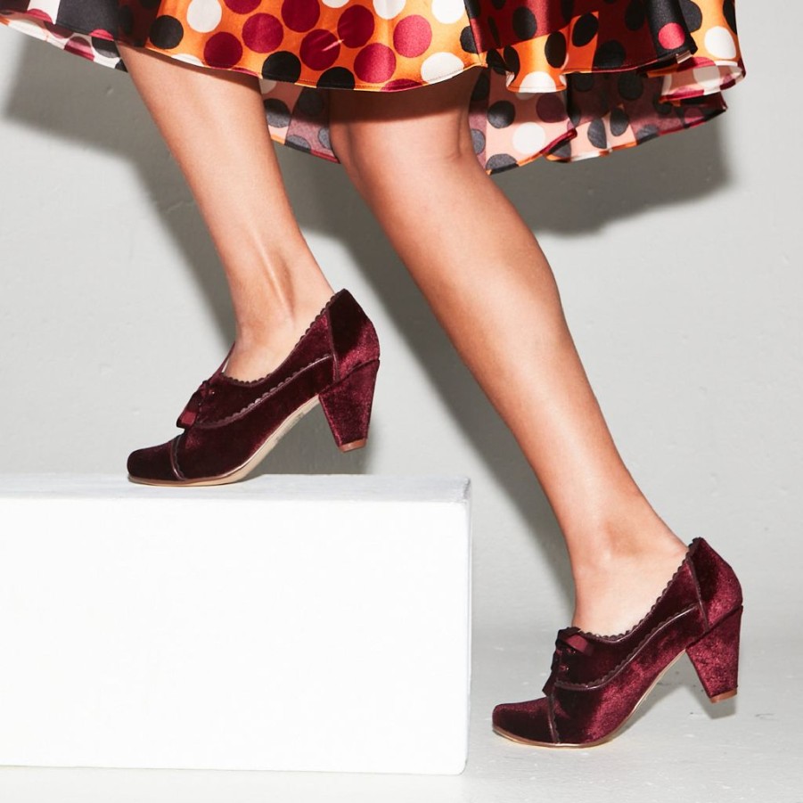 Women Chelsea Crew Close Toe Heels | Madison Velvet